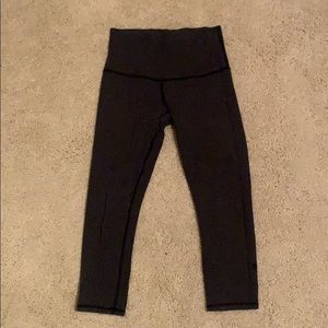 Lululemon Cropped Legging - Size 6 - Gray